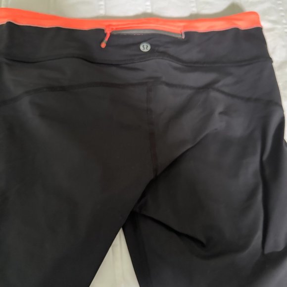 EUC Lululemon Black Leggings with Coral Lining - Picture 4 of 4